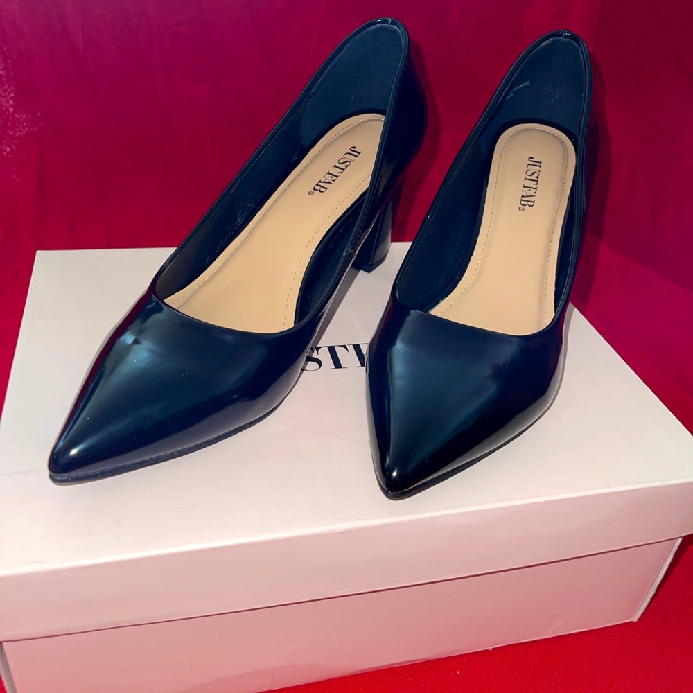 Women’s Jenika Block Heeled Pump.
